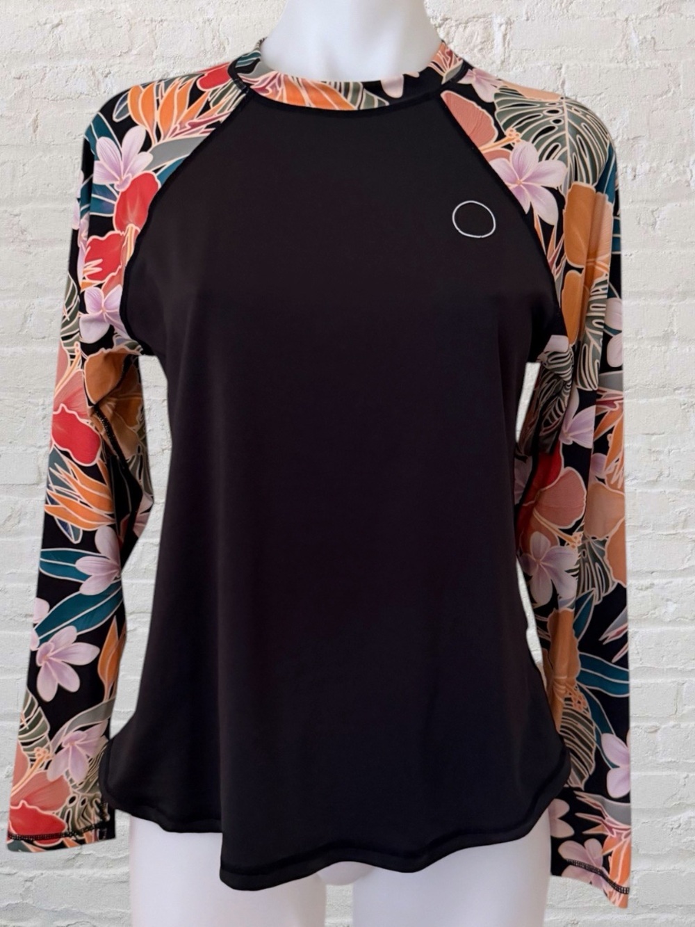 Hurley Women's Swim Long Sleeve Rash-guard in Black, Medium